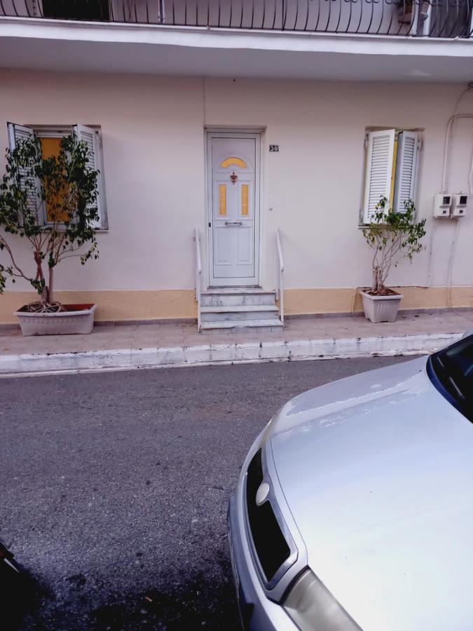 Στην Αυλή Της Ράχης Appartamento Kalamata Esterno foto