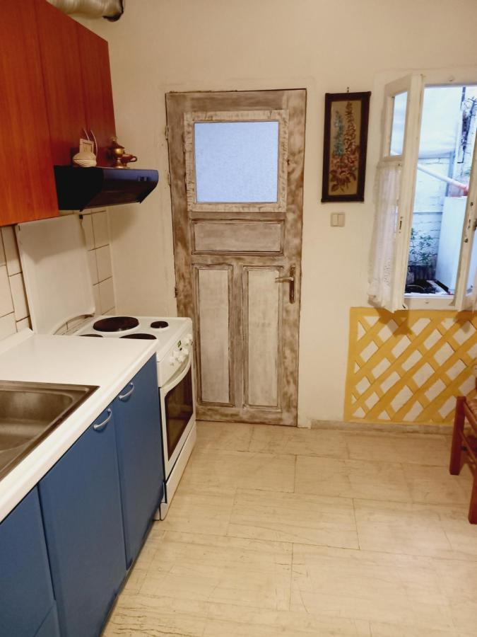 Στην Αυλή Της Ράχης Appartamento Kalamata Esterno foto