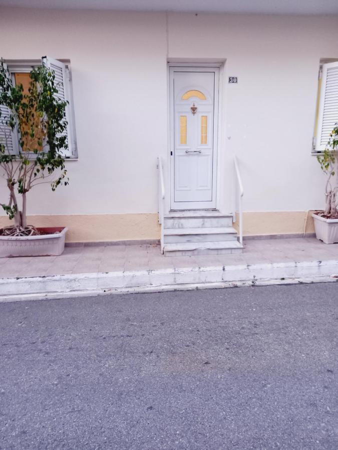 Στην Αυλή Της Ράχης Appartamento Kalamata Esterno foto