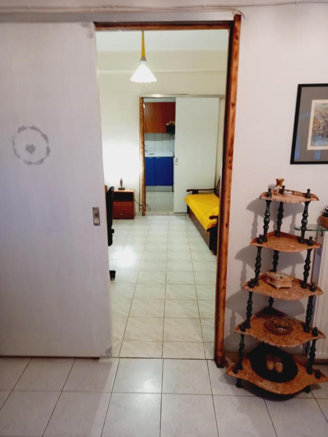 Στην Αυλή Της Ράχης Appartamento Kalamata Esterno foto