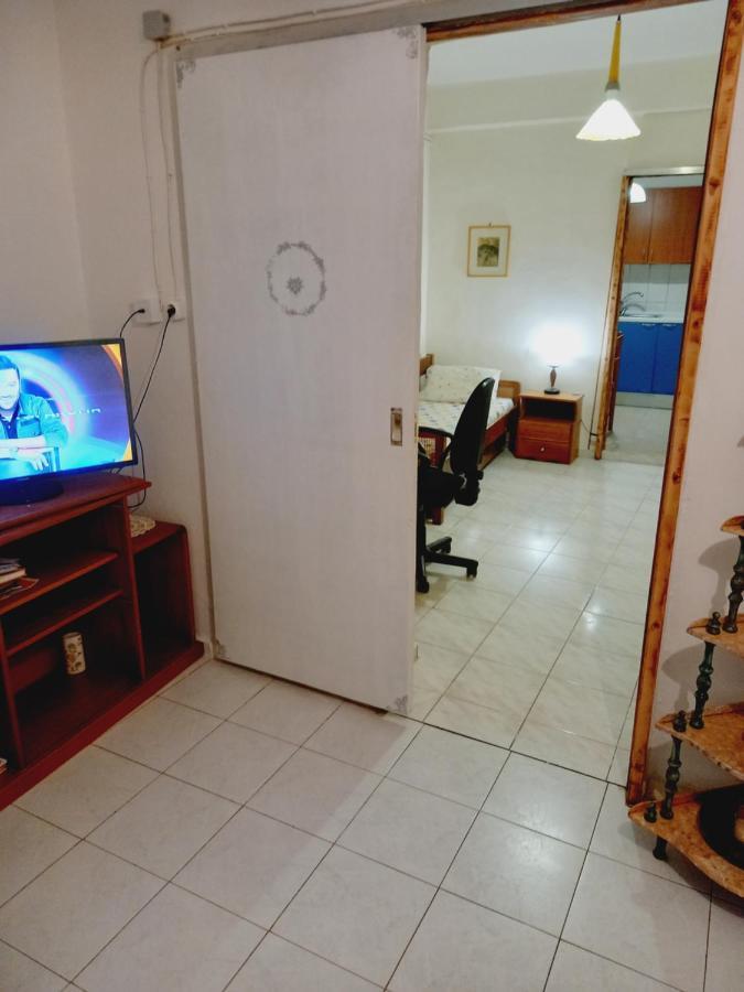 Στην Αυλή Της Ράχης Appartamento Kalamata Esterno foto
